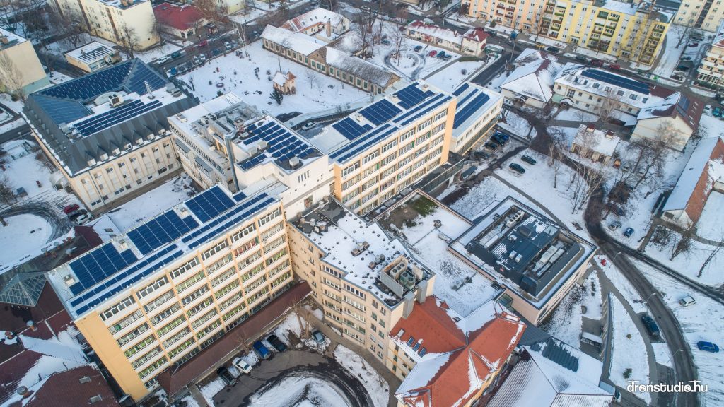 Beindult a naperőmű az Orosházi Kórház tetején