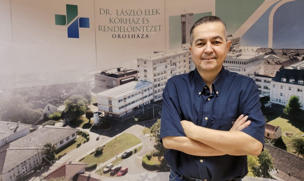 „A sors keze volt benne, hogy urológus legyek” – Portré Dr. Veres Attiláról, az orosházi kórház új orvosáról